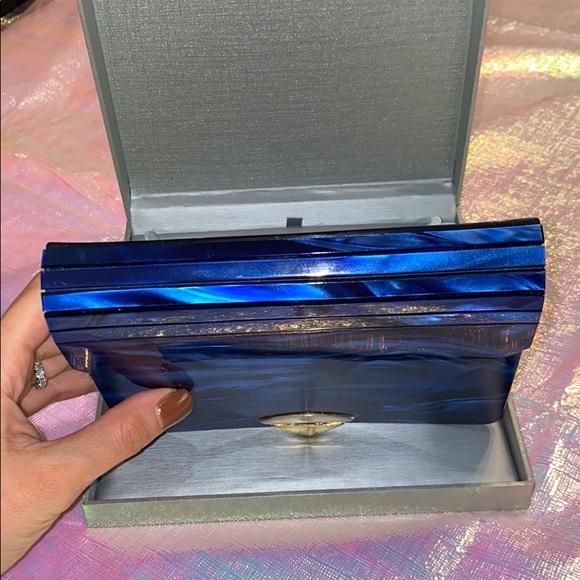 Hardcover Handbag - Picture 2 of 8